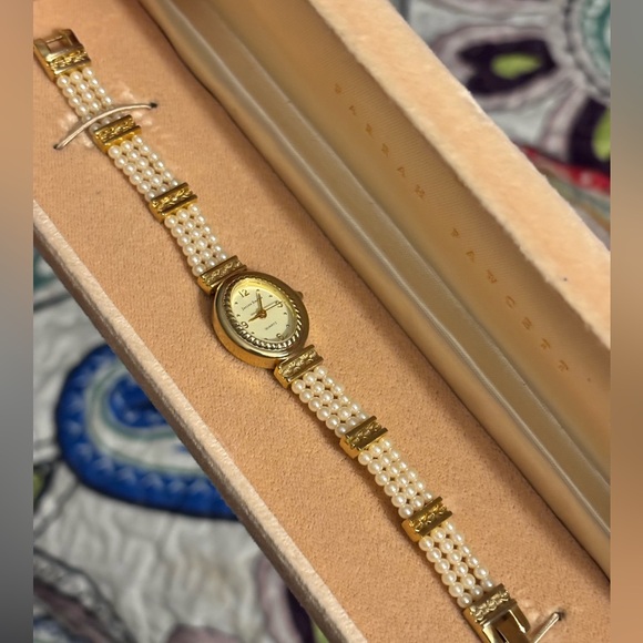Jaclyn Smith Quartz Gold Tone Pearl Watch - Picture 7 of 7